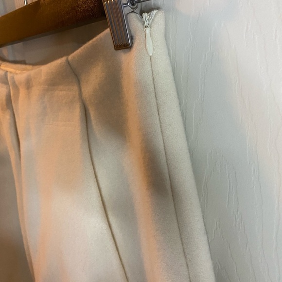 Designed in Paris- Winter White Skirt - Picture 4 of 9